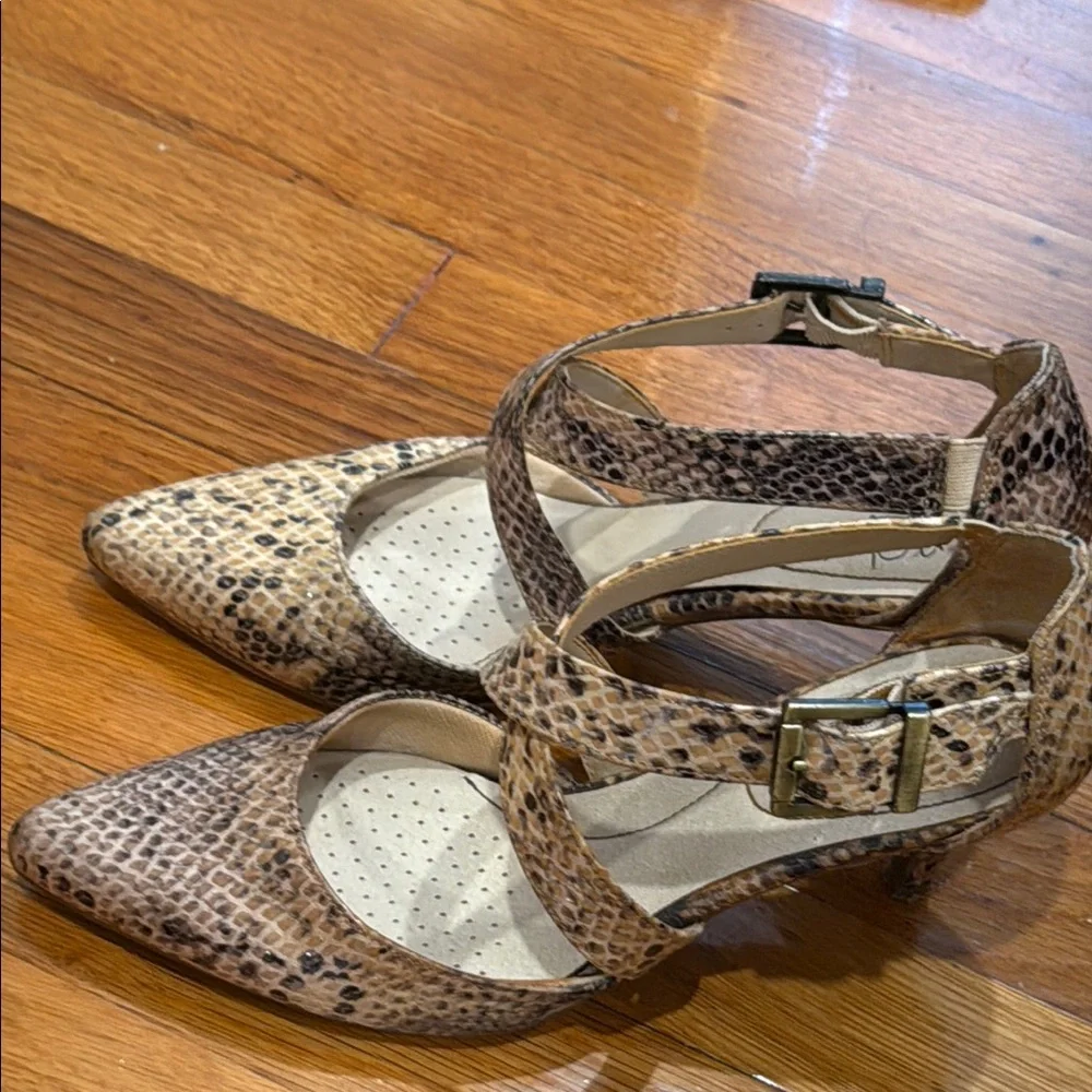 Life Stride Tan Heels with Snakeskin Pattern - Picture 3 of 3